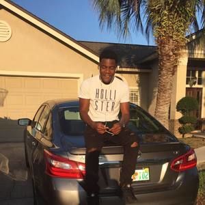 Meet your Posher, Deandre